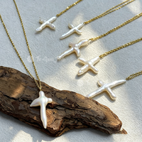 Muses Jewels - Grande réduction - Collier pendentif en acier inoxydable avec perle de culture d'eau douce naturelle en forme de croix - Anti-ternissement - Collier ras du cou - Colar De Perola