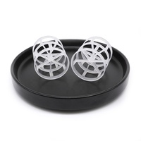 Korrosionsbeständige PVDF PTFE CPVC Pall-Ringe 25-76mm Kunststoff-Zufallspackung für Chlor-Alkali- und Schwefelsäure-Chemikaliensäulen