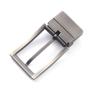 Ceinture en métal pour femme, fabriquée par le fabricant, avec boucle à design ajouré, lettres, sangles rondes et logo personnalisé. - Product Image 5
