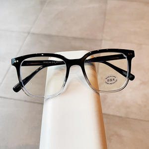 Gafas de Sol Cuadradas para Mujer Qianai, Montura Completa Tr90, Lentes Anti Luz Azul, Remaches Punteados Irregulares S2 30116 - Product Image 4