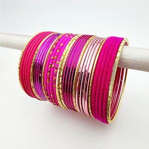 Conjunto de brazaletes elegantes hechos a medida de calidad Premium para mujer para boda Diseño de lujo ligero de moda Color personalizado Etiqueta privada - Product Image 4