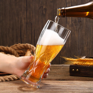 Chope à bière en verre texturé torsadé élégant avec une construction transparente comme du cristal pour les fêtes à la maison, les barbecues en plein air et la détente quotidienne - Product Image 4