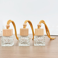 Flacon vide en verre transparent de 10 ml, forme cube carré, pour diffuseur de parfum, d'aromathérapie et d'huiles essentielles, à suspendre en voiture, avec bouchon en bois