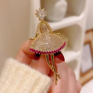 Broche de ballerine en cristal clair argent personnalisé ballerine danseuse de ballet vêtements décoration broche de revers - Product Image 1
