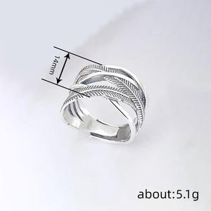 Anillo de Acero Inoxidable con Patrón de Plumas T0655, Joyería Moderna Unisex, Accesorio de Moda para Regalo - Product Image 4