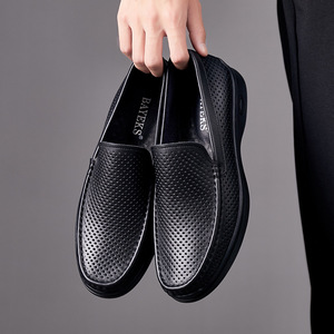 Mocasines de cuero transpirable perforado para hombre, zapatos casuales sin cordones con suela de goma para el tiempo libre - Product Image 2