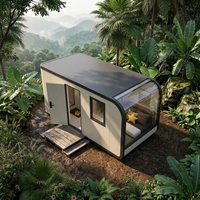 Conteneur maritime modifié et ventilé pour hôtel, glamping et location de vacances, avec design moderne et caractéristiques respirantes