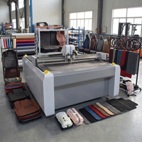 Machine de découpe numérique automatique pour feutres de moquette, tapis de coffre, tapis de chargement et tapis intérieurs automobiles, avec convoyeur d'alimentation