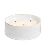 Pot à bougie en céramique blanc mat large et rond avec bord doré fin, trois mèches, contenant de bougie parfumée en cire de soja, bougie de table minimaliste pour la maison