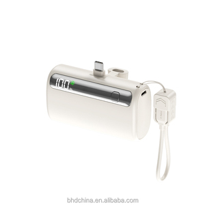 Power Bank <span class=keywords><strong>Portatile</strong></span> a Forma di Capsula con Cavo USB-C Integrato, 10000mAh, per Tutti gli <span class=keywords><strong>Smartphone</strong></span> e Tablet - Product Image 1