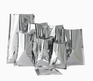 Bolsa de Plástico Plateada con Acabado Brillante, Esquinas Cuadradas, Sellado de Tres Lados, Acabado Reflectante, a Prueba de Olores, Personalizable, Boca Plana - Product Image 2