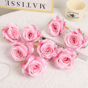 Tête de rose artificielle en soie rose clair, accessoire de décoration de mariage, haute simulation, réutilisable - Product Image 1