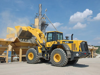 WA470 Diesel Wheel Loader 204KW 4.2m3 Bucket 19800kg Kuning Front Loader Alat Berat Pemindah Tanah
