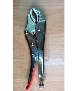 Herramienta de Sujeción de Grado Industrial con Mango Rojo y Mordaza Ajustable para Reparaciones Mecánicas Pesadas y Fabricación de Metales - Product Image 2