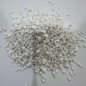 Composé de gaine en PVC HR-70 à haute élasticité et résistant à l'usure, granulés de gaine de câble flexible, résistance à la traction de 12 MPa pour les gaine extérieures - Product Image 5