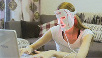 Masque facial LED médical portable avec 7+1 couleurs, thérapie par lumière rouge 630nm et infrarouge 850nm pour l'anti-âge (Origine CN)