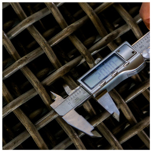 Maille de <span class=keywords><strong>tamis</strong></span> minier en acier 65Mn haute résistance, écran métallique tissé, découpe/soudure/pliage pour applications de tamisage industriel - Product Image 3