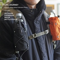 Sac à dos bandoulière pour bouteille d'eau de randonnée en plein air avec pochette extensible en nylon ultra-légère, sangle d'épaule et compartiment pour téléphone