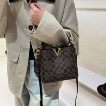 Bolsos de Mano de Diseño Famoso a Precio de Fábrica para Mujer, Bolsos de Hombro de Cuero Rojo y Negro, Elegantes Bolsos de Hombro Originales Famosos - Product Image 4