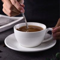 Tasse à café simple créative blanche pure et ensemble de soucoupe tasse en céramique