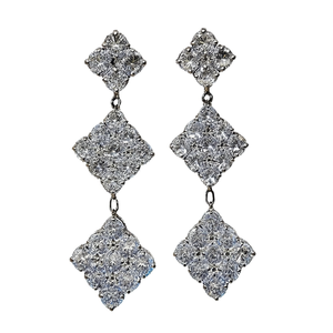 Boucles d'oreilles pendantes géométriques en or blanc, serties de cristaux et strass taille brillant rond, style classique pour femme, idéales pour les soirées - Product Image 1