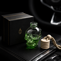 Bouteille diffuseur de parfum pour voiture en verre coloré de 8 ml, réutilisable, avec design tête de mort cool, bouchon en bois et corde, vente en gros