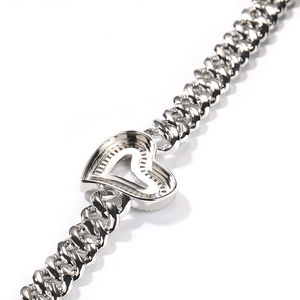 Collar de Corazón con Circonita Cúbica y Diamantes Iced Out, Cadena Cubana con Eslabones y Dijes de Corazón Rosa Baguette para Mujer - Product Image 4