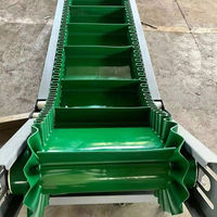 Convoyeur à bande PVC avec cadre en acier inoxydable personnalisable en usine pour le transport fluide de matériaux de rebut légers