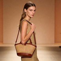 Bolsa de Cesta de Rattan Vintage para Mulheres - Bolsa de Mão e Transversal de Luxo com Detalhes em Couro para Praia de Verão e Uso Diário