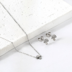 Ensemble de bijoux en strass en forme de champignon, pendentif et boucles d'oreilles en acier inoxydable doré et argenté, bijoux fins pour femmes, à porter au quotidien - Product Image 3
