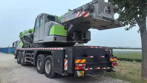 Grue sur camion Zoomlion de 220 tonnes d'occasion en excellent état - Product Image 3