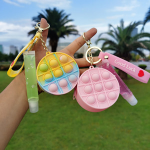 Lipgloss Dasar Vegan Tabung Custom Ciuman Lembut Jelas Anak-anak Membuat Saya Sendiri Gantungan Kunci Huruf Lipstik <span class=keywords><strong>Lip</strong></span> <span class=keywords><strong>Gloss</strong></span> Private Label - Product Image 1