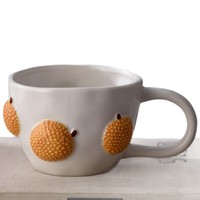 Vente en gros : Nouvelles tasses à café en céramique créatives et mignonnes à motif cerise en relief, tasses à lait en porcelaine peintes à la main personnalisées, tasses à thé en forme de citrouille