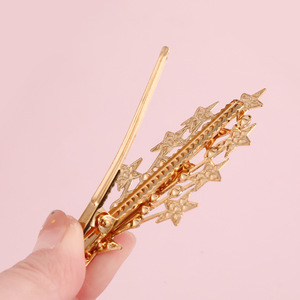 Juego de pinzas para el cabello con perlas y diamantes de imitación de estilo coreano, pinza lateral dorada con diseño de mariposa, tocado para uso diario, hecho en China - Product Image 3
