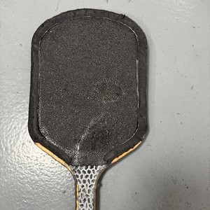 Fábrica de Palas de Pickleball Boomstik de Quinta Generación, Venta Directa del Mismo Modelo, con Peso Metálico Integrado y Prensado en Caliente - Product Image 3