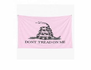 Bandera rosa de Gadsden con la frase 'No Tread on <span class=keywords><strong>Me</strong></span>' de 3'x5' con ojales para casa - Product Image 1