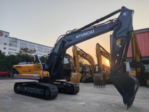 Excavatrice HYUNDAI 220LC-9S d'occasion en bon état, haute efficacité, prix compétitif, équipement robuste, fonctionnement flexible - Product Image 6