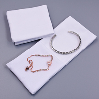 Vente chaude OEM personnalisable Matériel Promotionnel Cadeau Pochette à bijoux en velours 8*9cm Pochette à bijoux à rabat de haute qualité avec prix d'usine