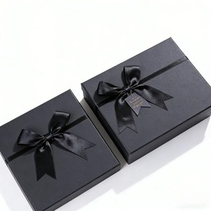 Caja de Regalo de Cartón Rígido Plegable de Papel Negro con Logotipo Personalizado de Lujo - Product Image 3