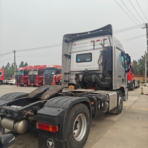 Tracteur routier Foton AUMAN <span class=keywords><strong>GTL</strong></span> pour la <span class=keywords><strong>logistique</strong></span> longue distance sur les routes internationales - Product Image 4