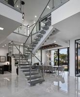 Escalier intérieur droit flottant en marbre au design moderne et simple Marches en marbre et escaliers flottants en verre trempé