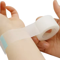 Rouleau de ruban chirurgical PE transparent de qualité médicale en gros adhésif imperméable pour le soin des plaies