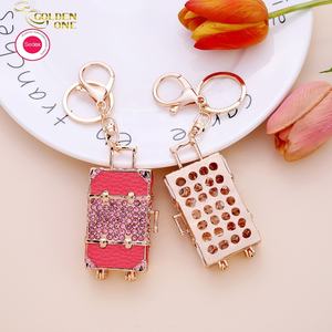 Anufacturer-Colgante de metal personalizado para coche, llavero creativo de bolso de cuero con diamantes, Maleta pequeña de regalo - Product Image 3