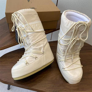 Stivali <span class=keywords><strong>da</strong></span> neve invernali <span class=keywords><strong>da</strong></span> donna in peluche scarpe impermeabili pelose a metà polpaccio caldi stivali invernali leggeri <span class=keywords><strong>da</strong></span> donna classici - Product Image 6