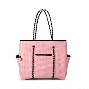 Vente en gros dames Fashional grande épaule fourre-tout sac à main en néoprène avec chaînes de décoration - Product Image 1