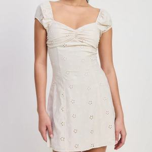 Robe d'été florale en dentelle pour femme, design personnalisé, taille naturelle, élégante, vintage, mini-robe froncée - Product Image 3