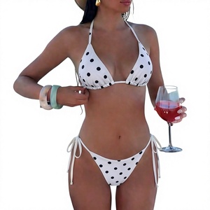 Ensemble bikini à pois pour femme, 2 pièces, haut triangle extensible en spandex et polyester avec cordon de serrage et bas de maillot à nouer sur le côté - Product Image 1