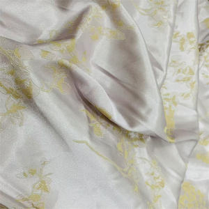 Tissu jacquard satiné tricoté en trame, richement orné, avec technique de teinture multicolore à l'effigie d'éléments chinois - Product Image 4