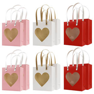 Sac cadeau en papier pour fête de la Saint-Valentin avec fenêtre transparente en forme de cœur, sac à friandises pour la Saint-Valentin avec ruban pour <span class=keywords><strong>mariage</strong></span> - Product Image 1