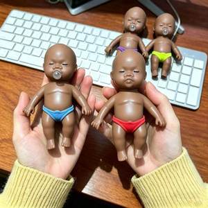 Poupée de simulation bébé noir Natasha Spit Bubble Toy, jouet de décompression, musique de poussée de paume noire, unisexe pour tous les âges - Product Image 1